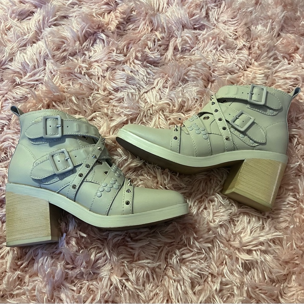 Kelsi Dagger boots in size 7.5 - Picture 2 of 7